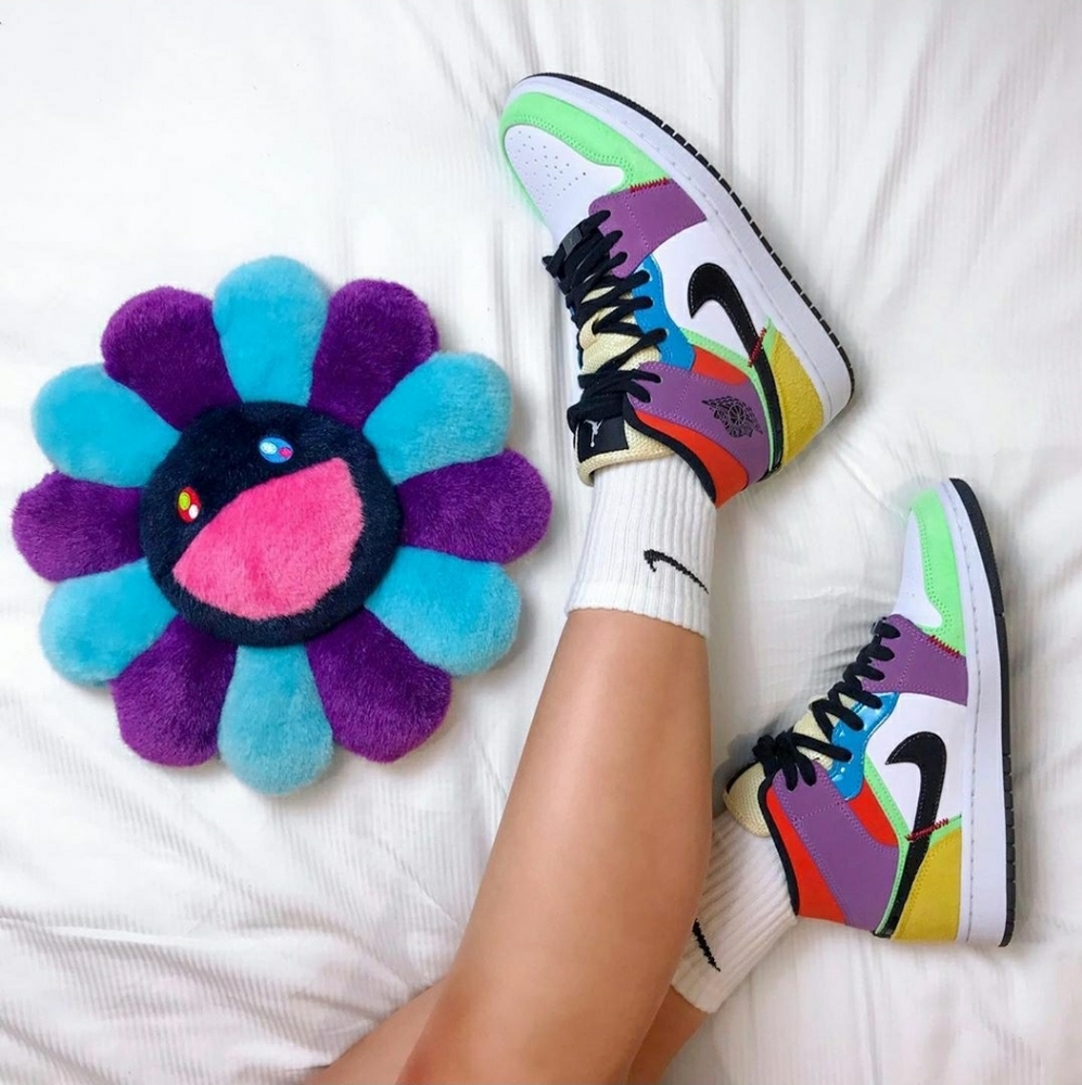 AUTHENTIC WOMENS AIR JORDAN 1 MID SE MULTICOLOR